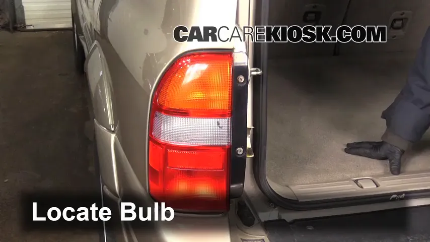 2003 Suzuki XL-7 Touring 2.7L V6 Lights Turn Signal - Rear (replace bulb)